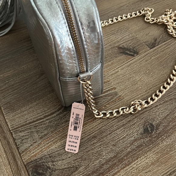 Victorias Secret silver bag super cute with any outfit - Picture 3 of 4